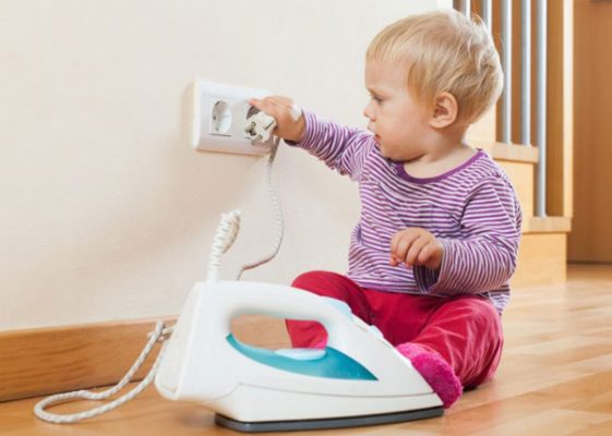 Nguy hiểm cho bé khi sử dụng điện