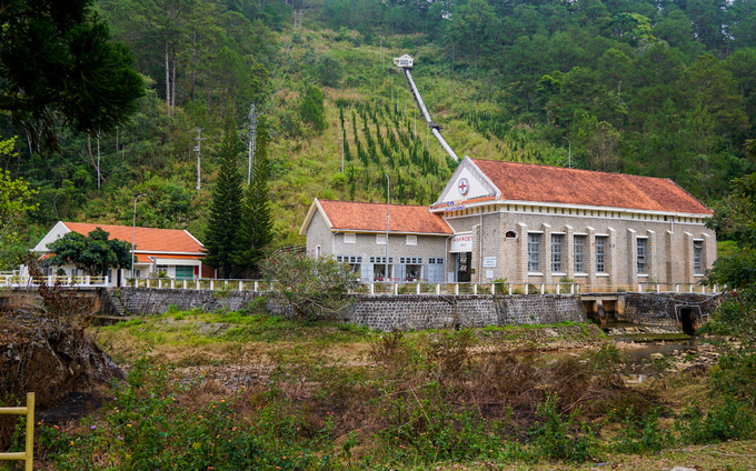 Nhà máy thủy điện đầu tiên tại Việt Nam
