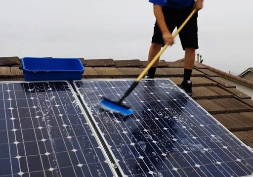 Tại sao cần vệ sinh tấm pin năng lượng mặt trời