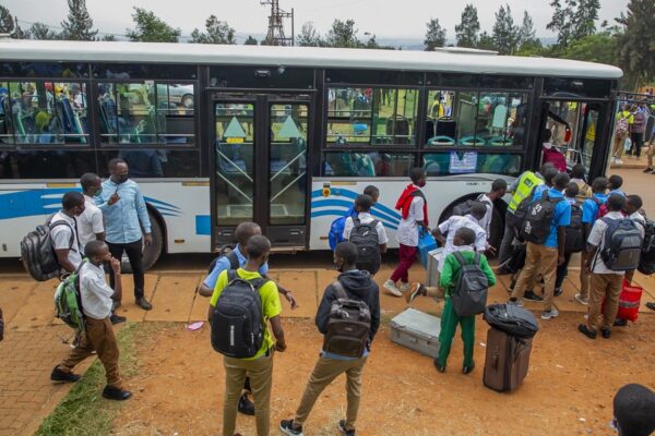  Rwanda giới thiệu xe buýt điện thúc đẩy giao thông xanh